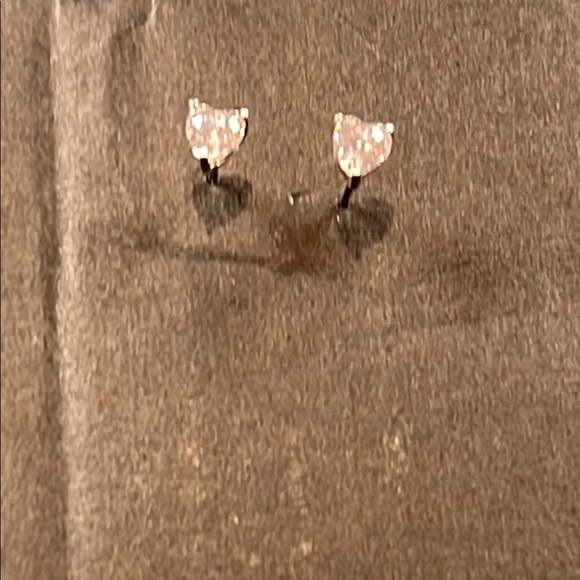 NWOT Elegant Rhinestone Heart Stud Earrings 18K White Gold Plated - Picture 12 of 16